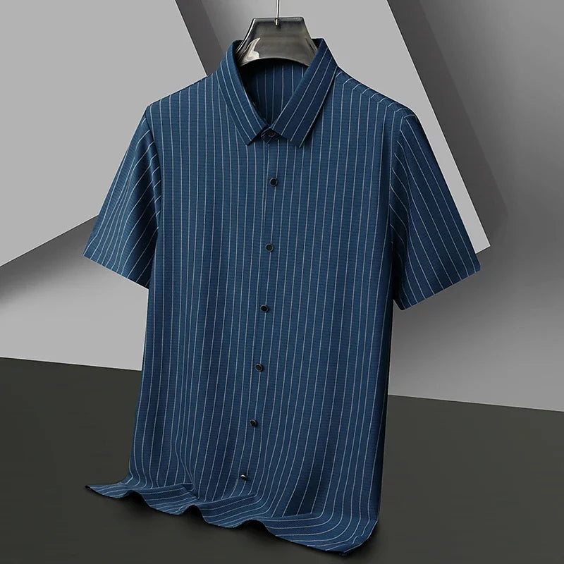 Men's Polo Shirt with Vertical Stripe Pattern and Button Closure
