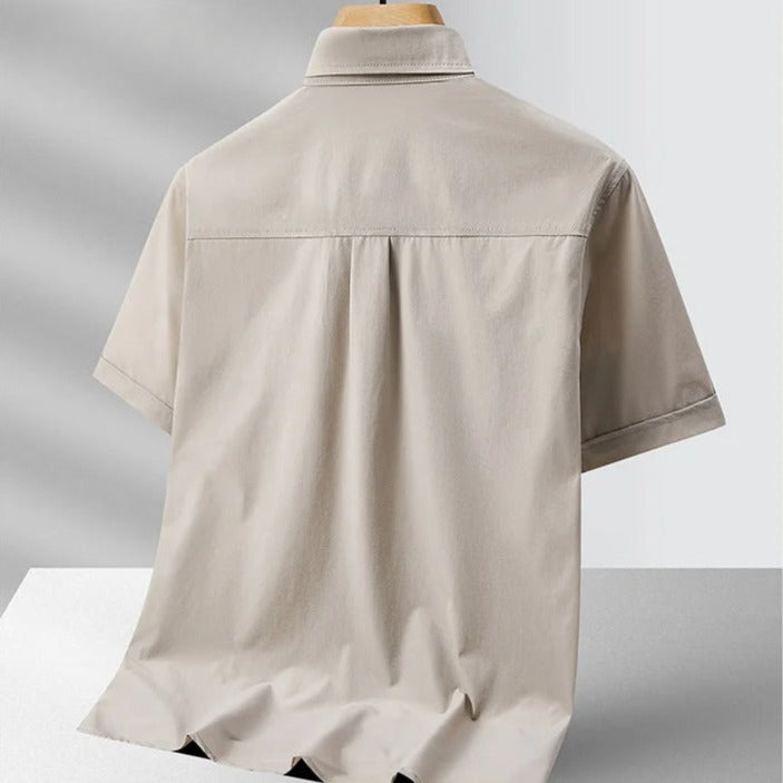 Men's Spring Short-Sleeve Shirt with Double Pockets and Tailored Fit
