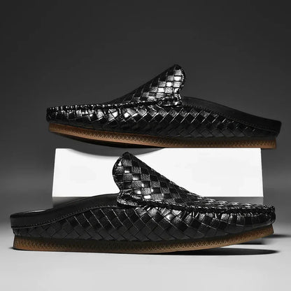 Herreslippers i læder med slip-on, flettet overdel og polstret indlægssål