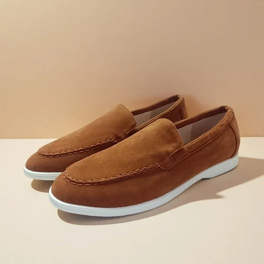Men's loafers with decorative stitching on the upper
