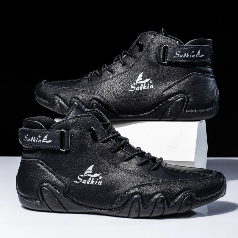 Scarpe da ginnastica alte nere in pelle, design moderno con logo "Salkin", suola robusta, adatte per sport e moda urbana.