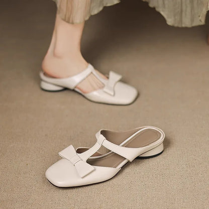 Mule Donna con Tacco, Punta Quadrata, Fiocco Decorativo e Tacco Largo Basso – Stile Elegante