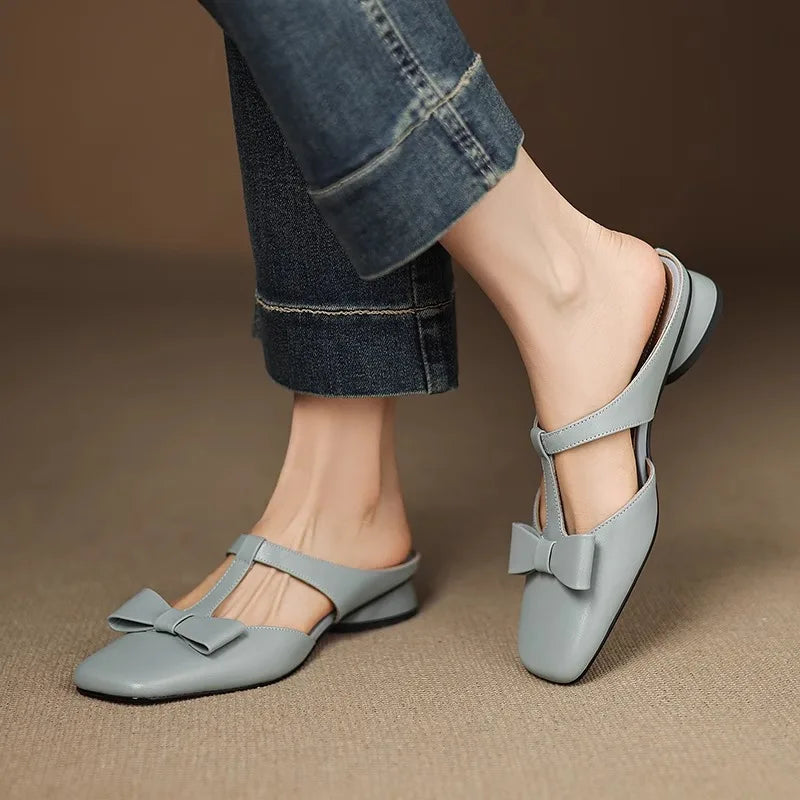 Mule Donna con Tacco, Punta Quadrata, Fiocco Decorativo e Tacco Largo Basso – Stile Elegante