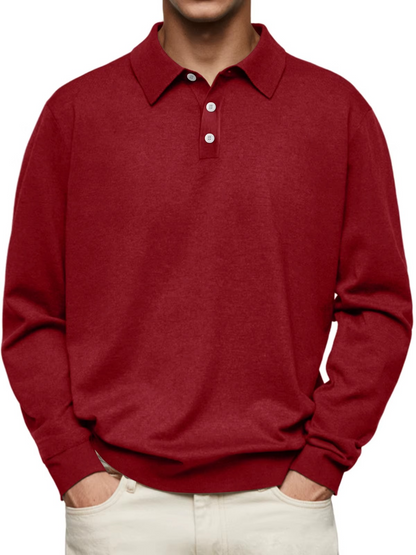Maglione uomo rosso con colletto e bottoni, stile casual elegante, indossato con pantaloni chiari. Moda maschile autunno inverno.