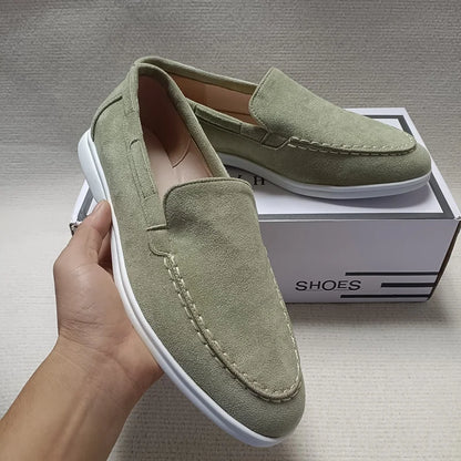 Men's loafers with decorative stitching on the upper
