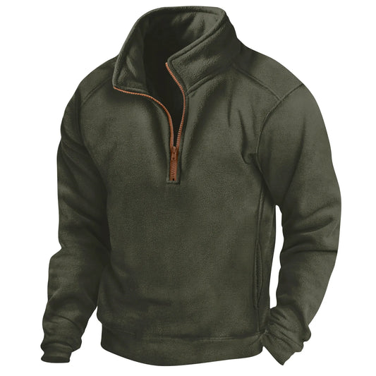Maglione in pile verde oliva con zip a metà, design casual e caldo, ideale per attività all'aperto e tempo libero. Abbigliamento autunnale e invernale.