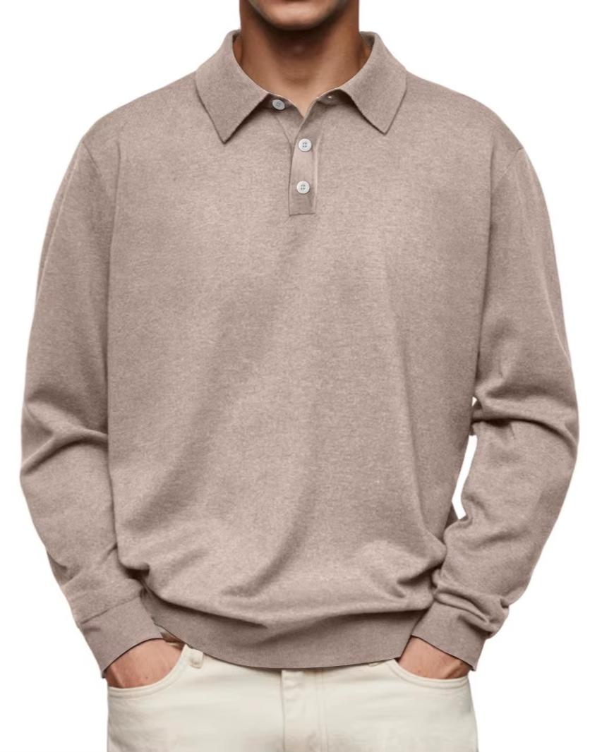 Maglione uomo beige con colletto polo e bottoni, maniche lunghe, tessuto morbido, stile casual elegante, ideale per moda autunnale e invernale.