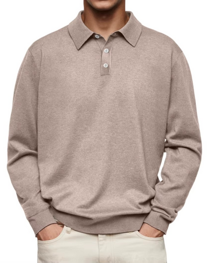 Maglione uomo beige con colletto polo e bottoni, maniche lunghe, tessuto morbido, stile casual elegante, ideale per moda autunnale e invernale.