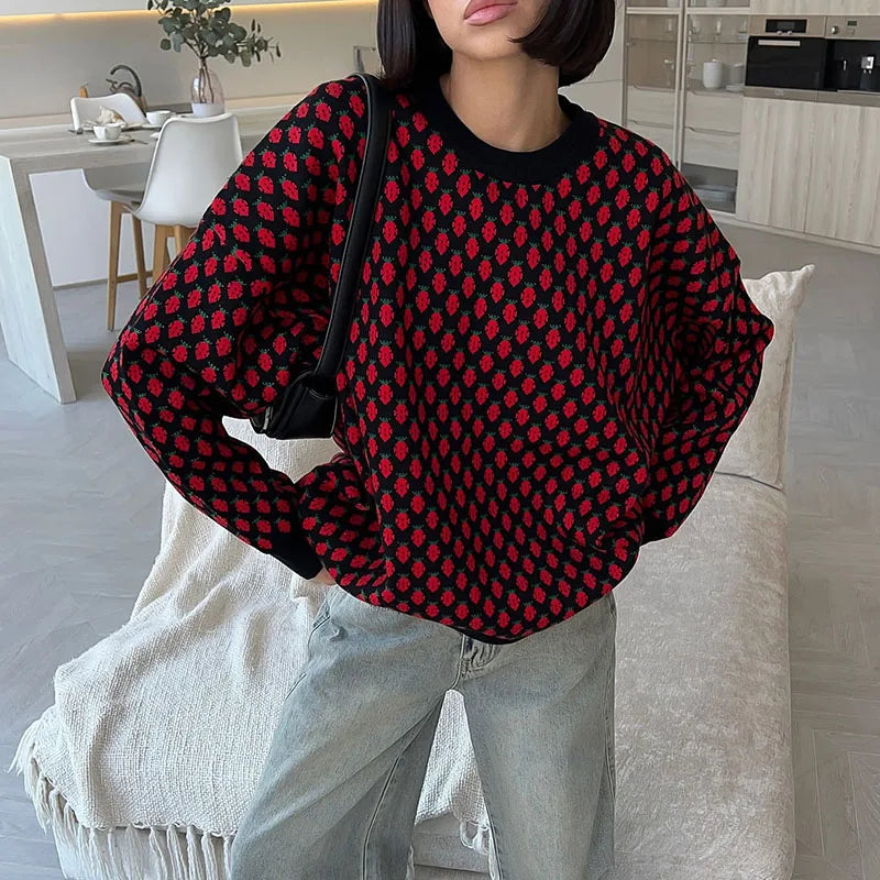 Maglione Donna Oversize con Stampa Fragole e Girocollo – Stile Casual