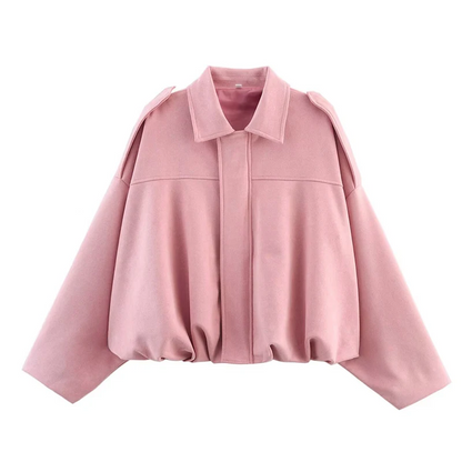 Giacca oversize rosa in lana, design moderno con spalle cadenti e colletto classico. Moda autunno inverno, abbigliamento donna elegante.