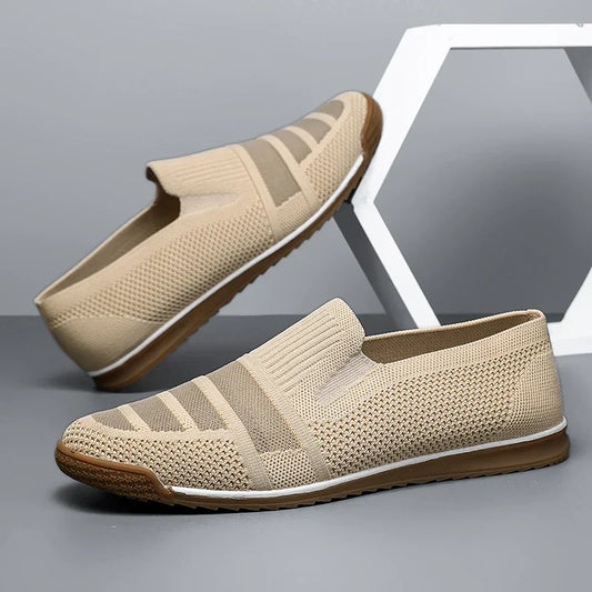 Åndbare herre-mokkasiner i strik med svangstøtte og slip-on design