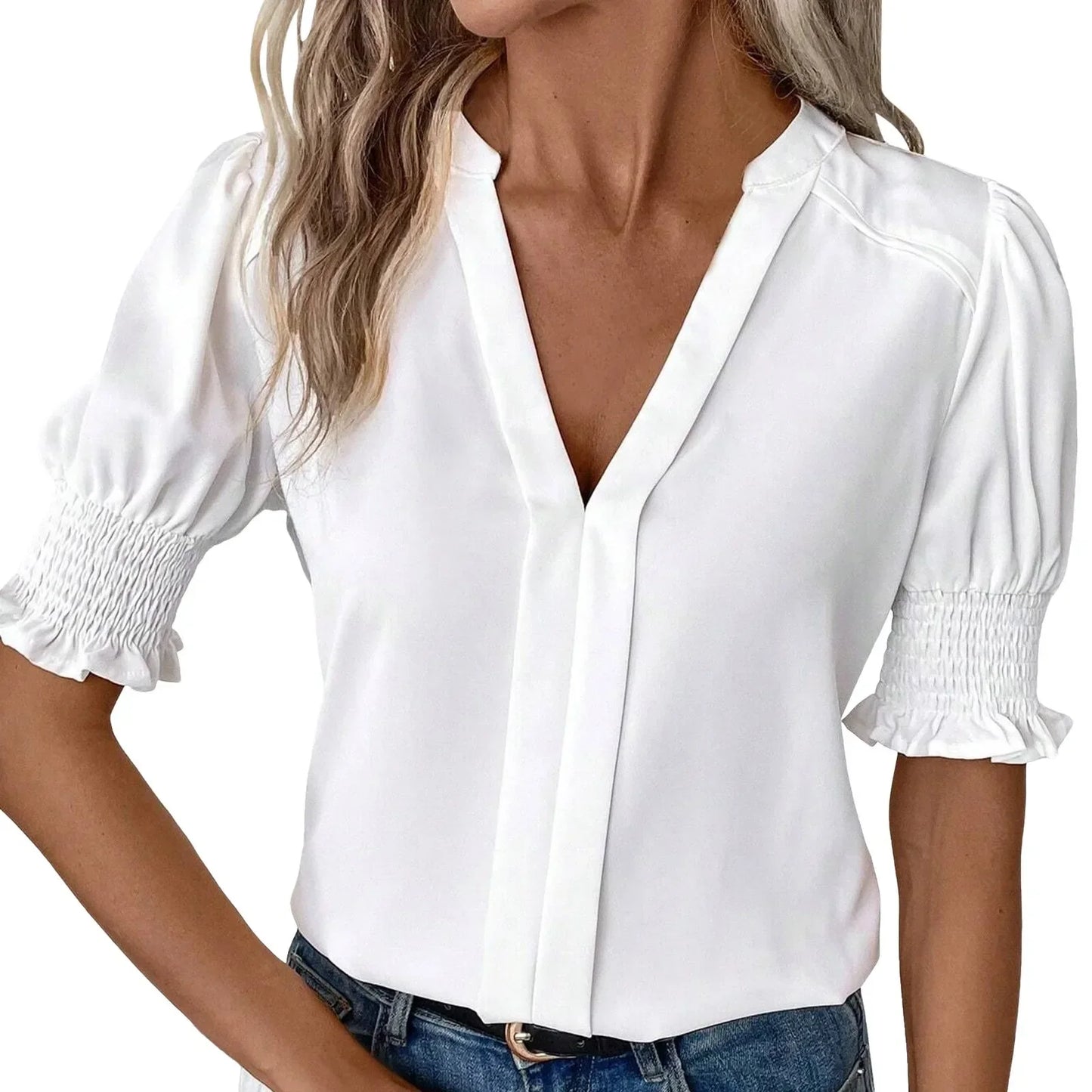 Damebluse med V-hals og puffede ærmer – chiffonstil