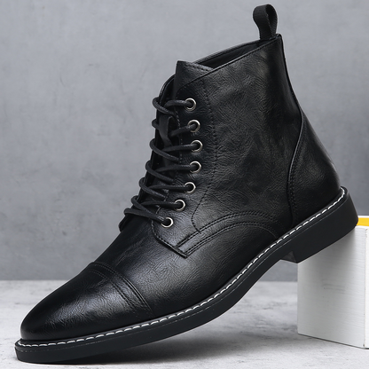 Klassiske ankelstøvler til mænd med glat overdel, polstret indersål og gummisål.