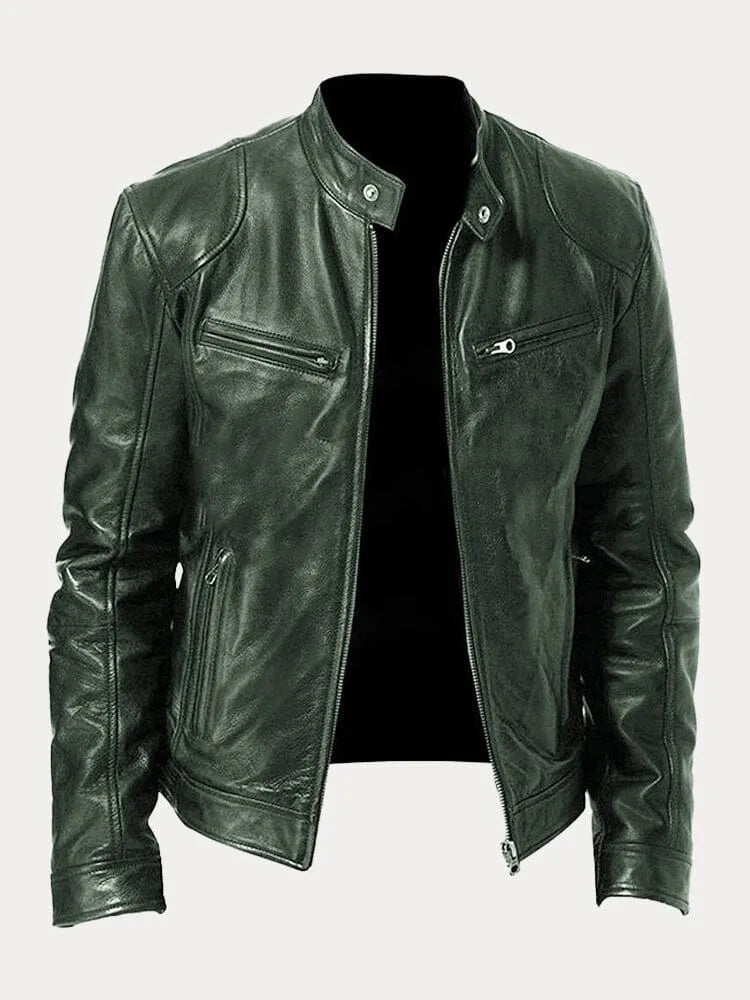 Giacca in pelle nera da uomo, stile motociclista, con cerniere e tasche frontali. Moda maschile, abbigliamento casual, giacca biker elegante.