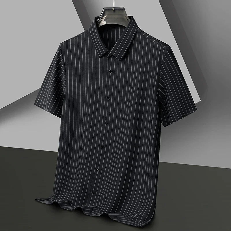 Men's Polo Shirt with Vertical Stripe Pattern and Button Closure