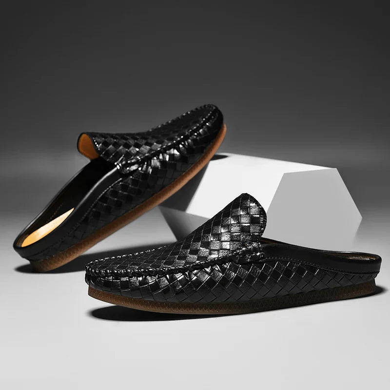 Herreslippers i læder med slip-on, flettet overdel og polstret indlægssål