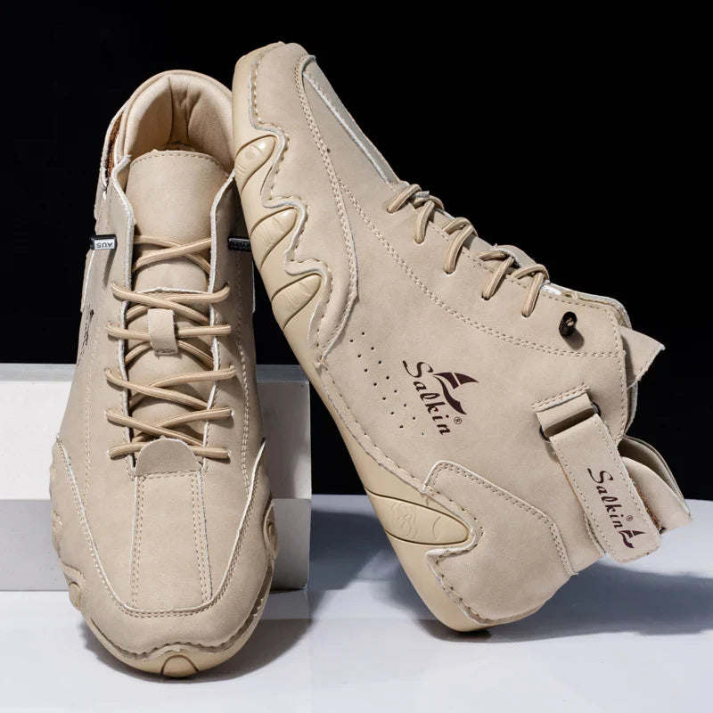 Scarpe da trekking beige Salaki, design moderno e suola antiscivolo, ideali per escursioni e attività outdoor. Comfort e stile per avventure all'aperto.