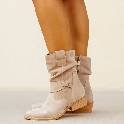 Stivaletti da Donna in Camoscio Sand con Tacco Basso e Zip Laterale