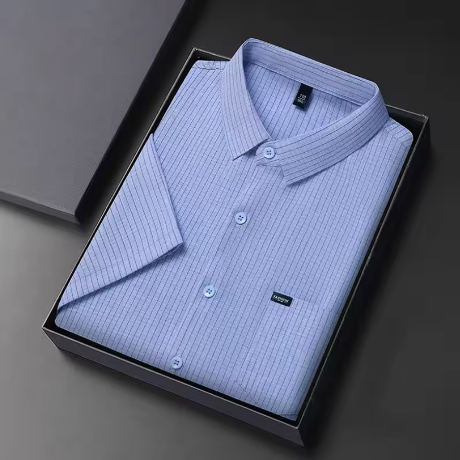 Men's Short Sleeve Shirt with Checkered Pattern and Chest Pocket
