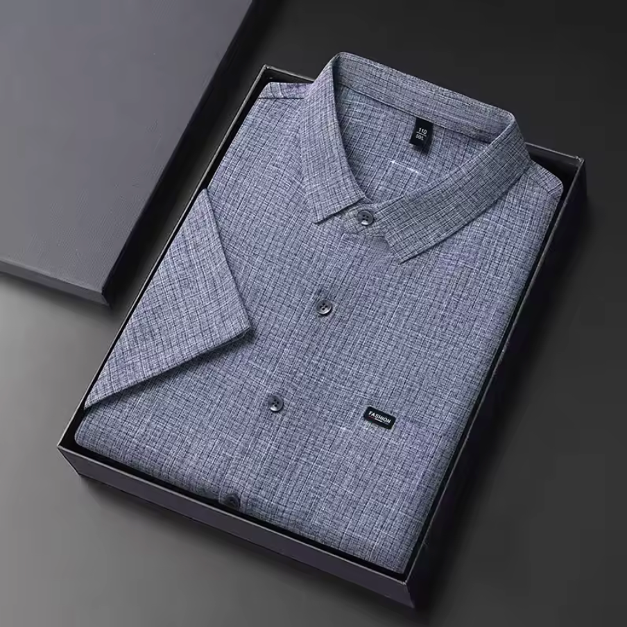 Men's Short Sleeve Shirt with Checkered Pattern and Chest Pocket