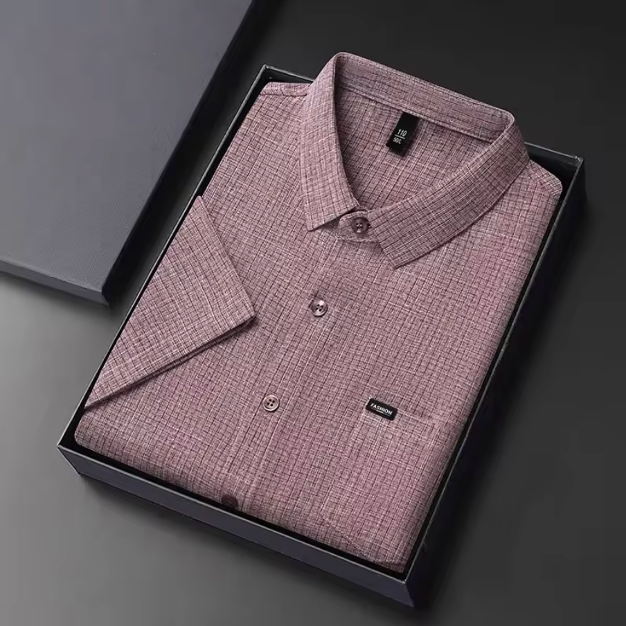 Men's Short Sleeve Shirt with Checkered Pattern and Chest Pocket