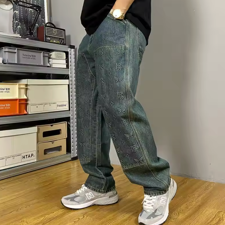 Jeans Uomo Loose Fit con Ricami – Vita Media e Vestibilità Rilassata