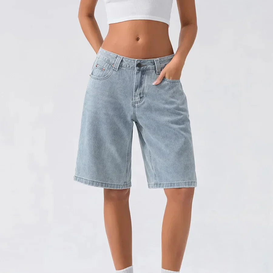 Shorts Donna in Denim a Vita Bassa Vestibilità Comoda – Stile Vintage