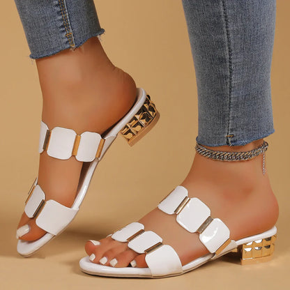 Sandali Estivi da Donna con Finitura Lucida e Dettagli Oro – Stile Pelle