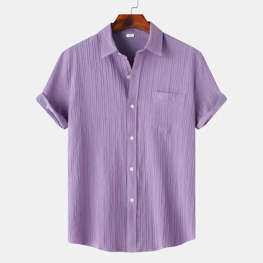 Herresommerkjorte med åben krave og knaplukning – klassisk casual stil