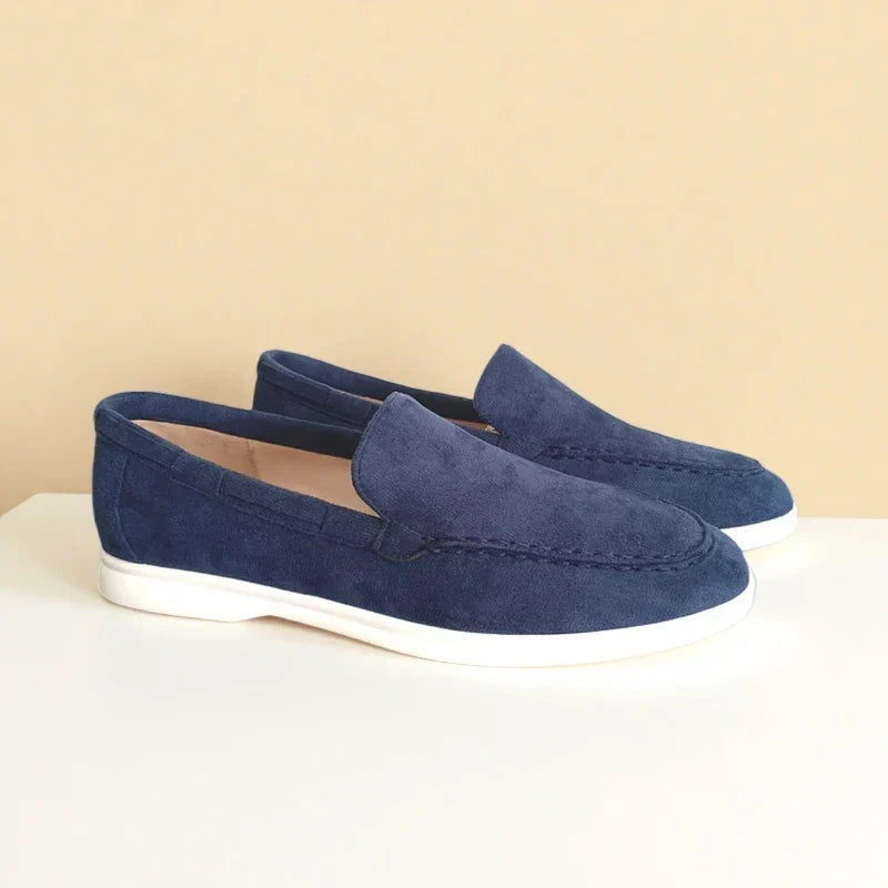 Men's loafers with decorative stitching on the upper