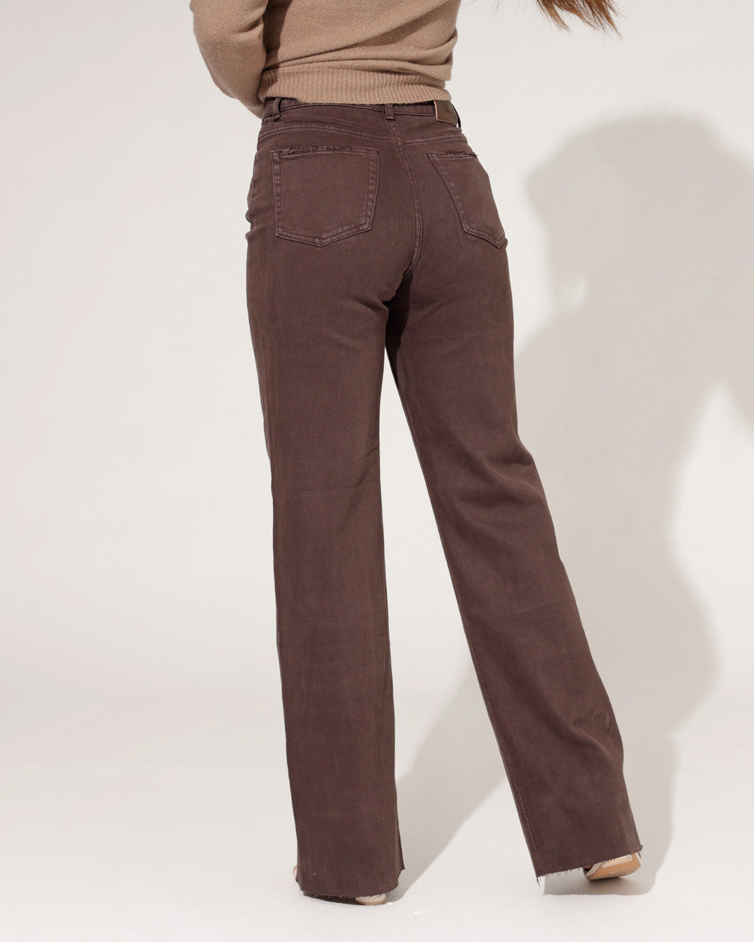 Women's Wide-Leg Jeans with High Waist and Raw Hem Dark Brown