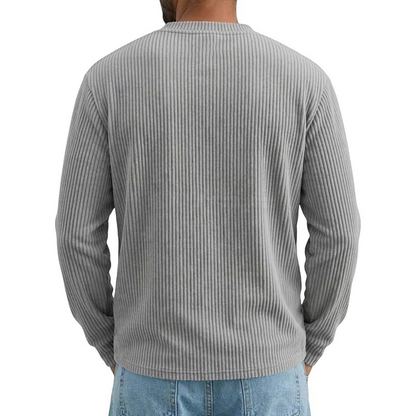 Camisa henley de hombre acanalada con cuello abotonado, bolsillo en el pecho y mangas largas.