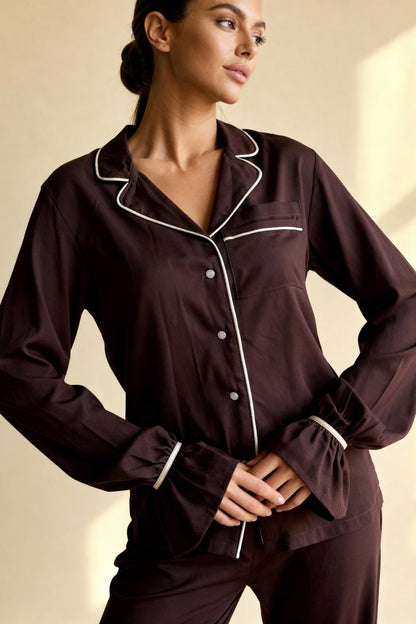 Lightweight Women's Pajama Set: Flowing Top with Notched Collar, Flared Sleeves, and Pants