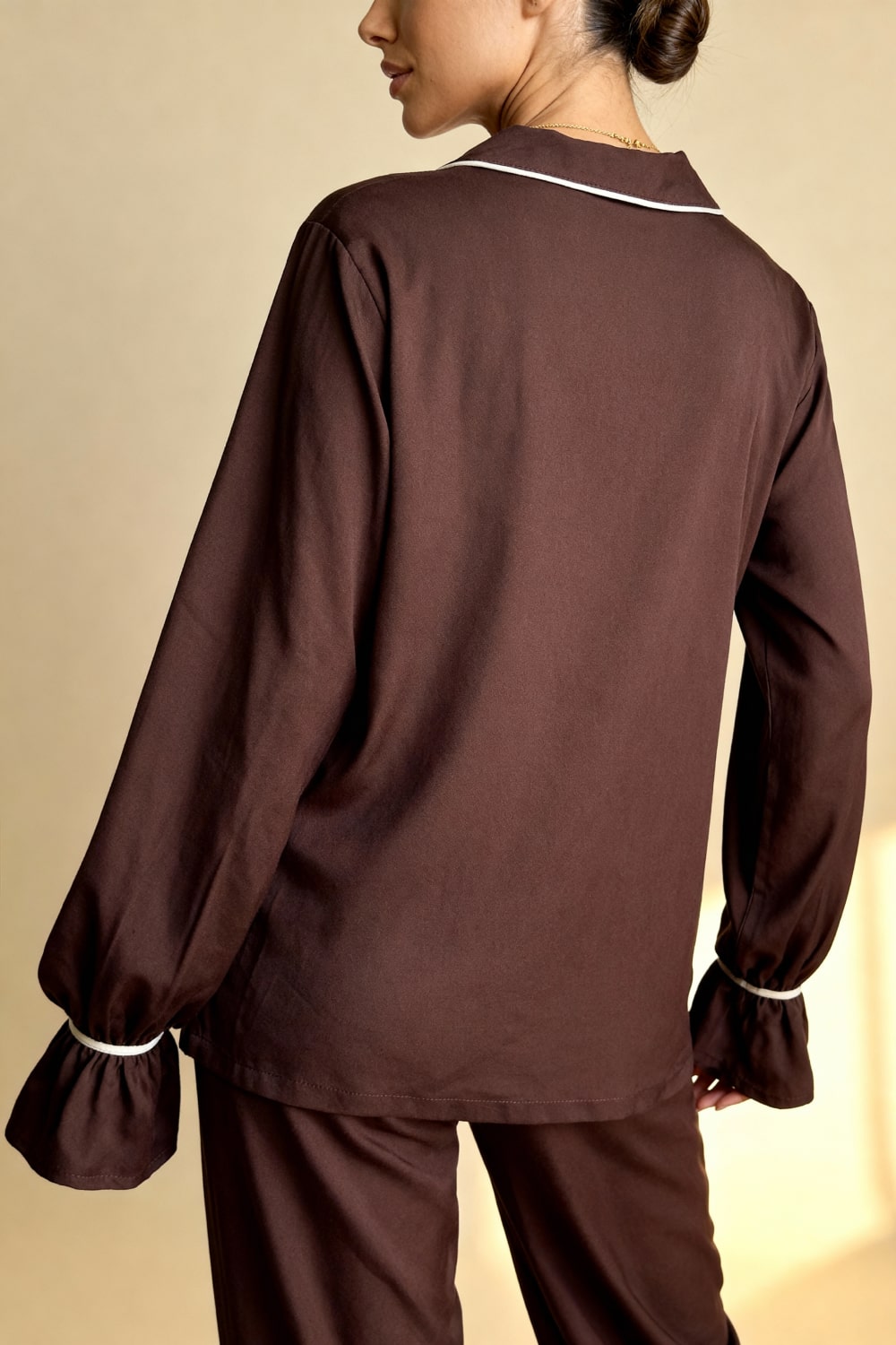 Lightweight Women's Pajama Set: Flowing Top with Notched Collar, Flared Sleeves, and Pants
