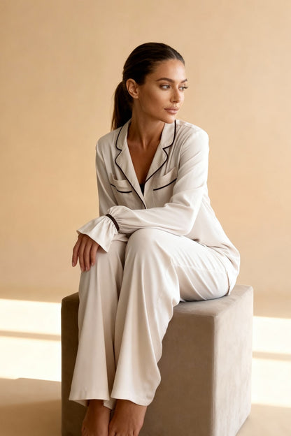 Lightweight Women's Pajama Set: Flowing Top with Notched Collar, Flared Sleeves, and Pants