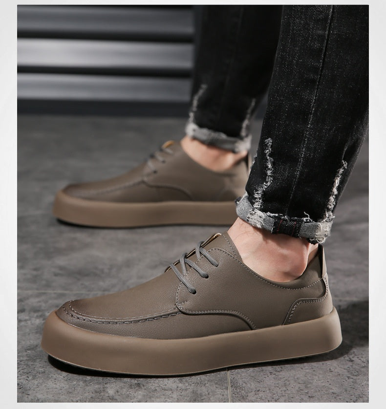 Botas de hombre con efecto de piel y detalles metálicos - estilo vintage