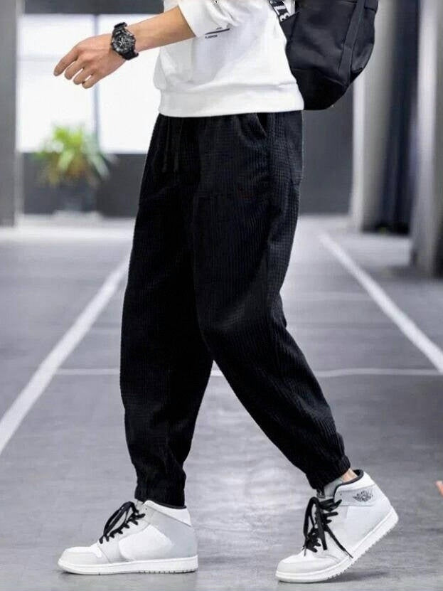 Pantaloni Uomo in Velluto a Coste Slim Fit – Gamba Dritta e Finitura Antipiega