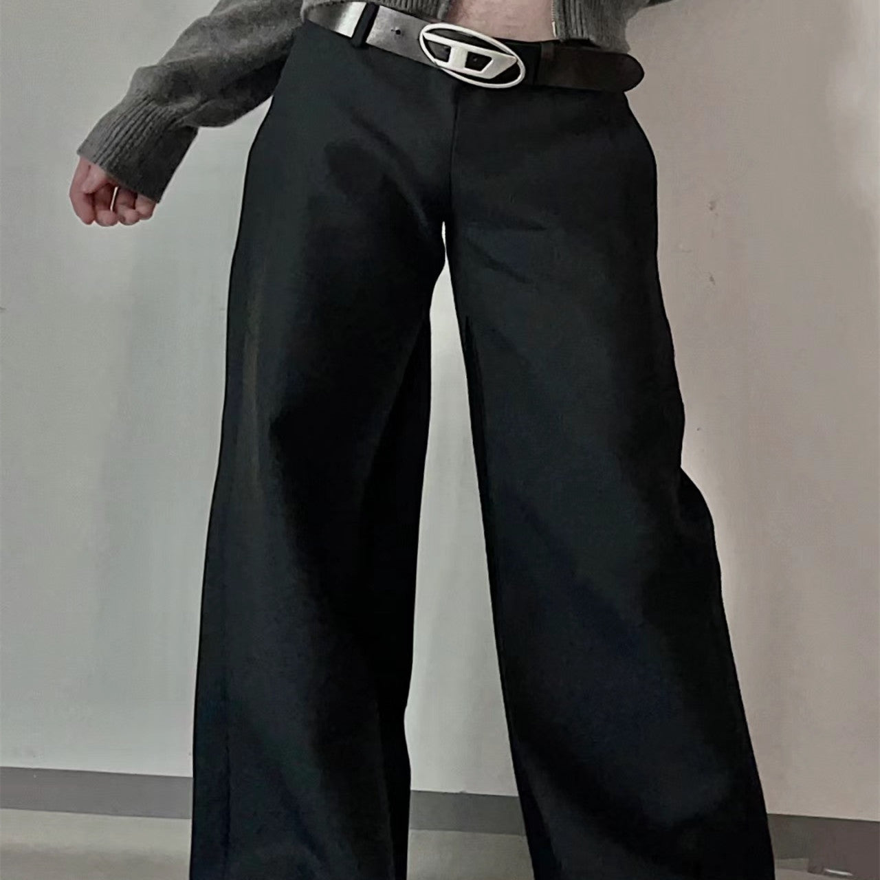 Pantaloni Donna a Vita Bassa Gamba Ampia Taglio Allungato – Look Elegante