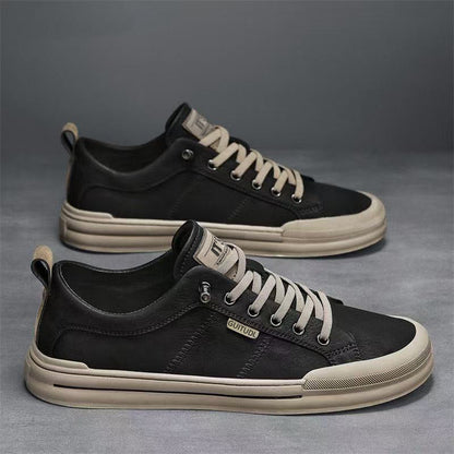 Åndbare sneakers til mænd til udendørsaktiviteter, med et design inspireret af sportens verden.