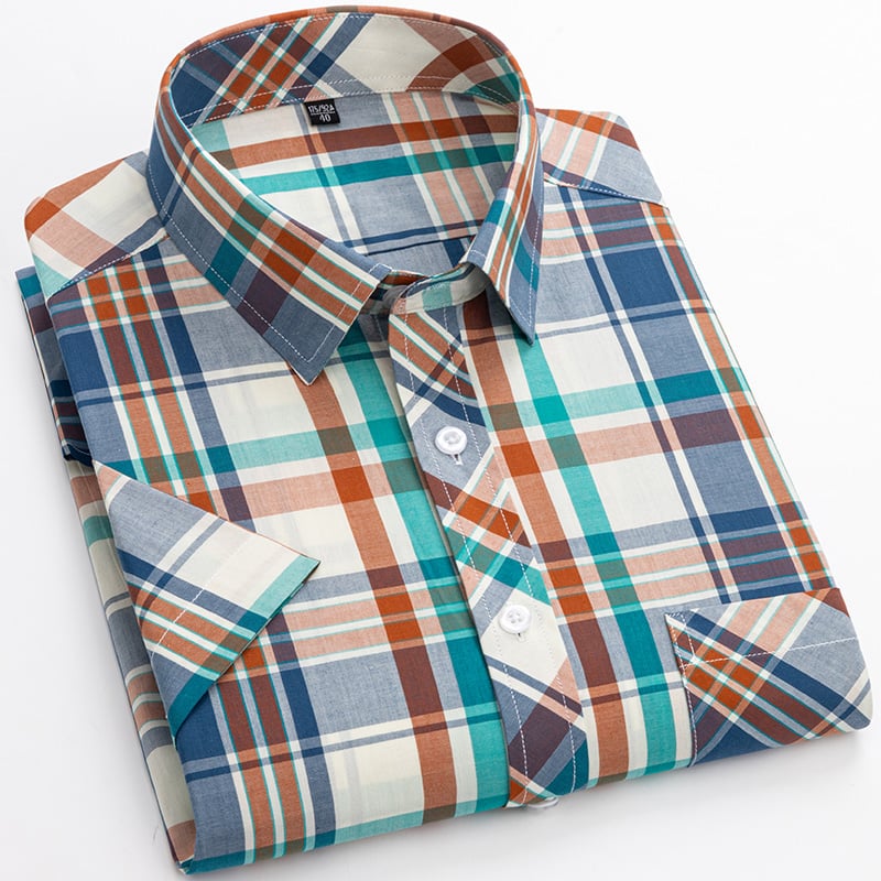 Men's Short Sleeve Shirt with Plaid Pattern and Button Closure