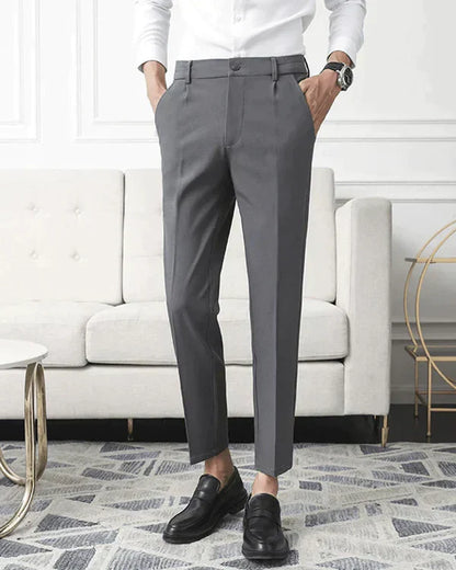 Pantaloni Uomo Classici Slim Fit – Gamba Affusolata e Pieghe Frontali