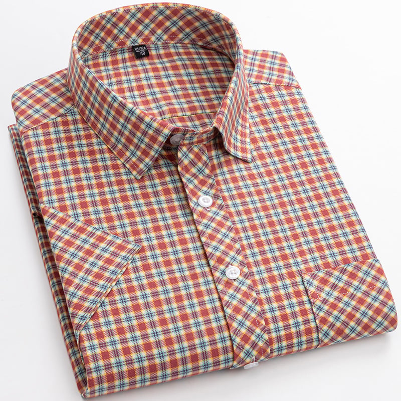 Men's Short Sleeve Shirt with Plaid Pattern and Button Closure