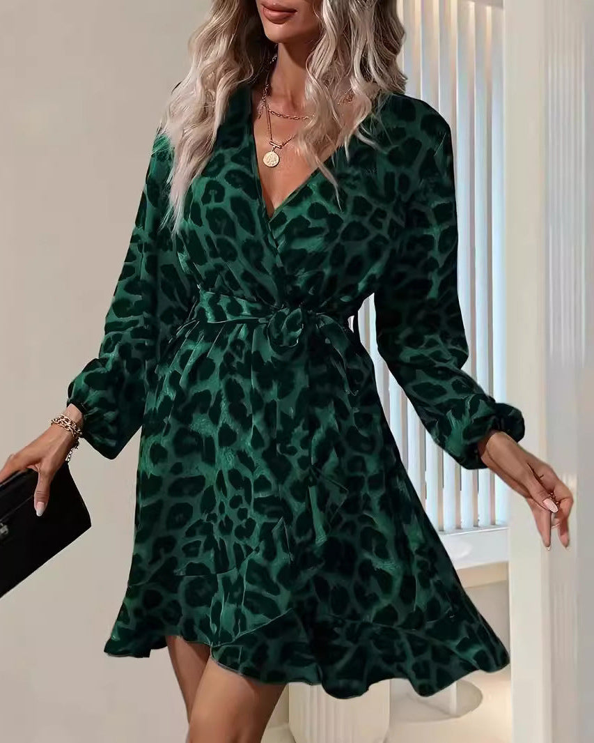 Sommer-middikjole til kvinder med leopardprint, V-udskæring og asymmetrisk nederdel