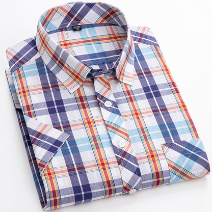 Men's Short Sleeve Shirt with Plaid Pattern and Button Closure