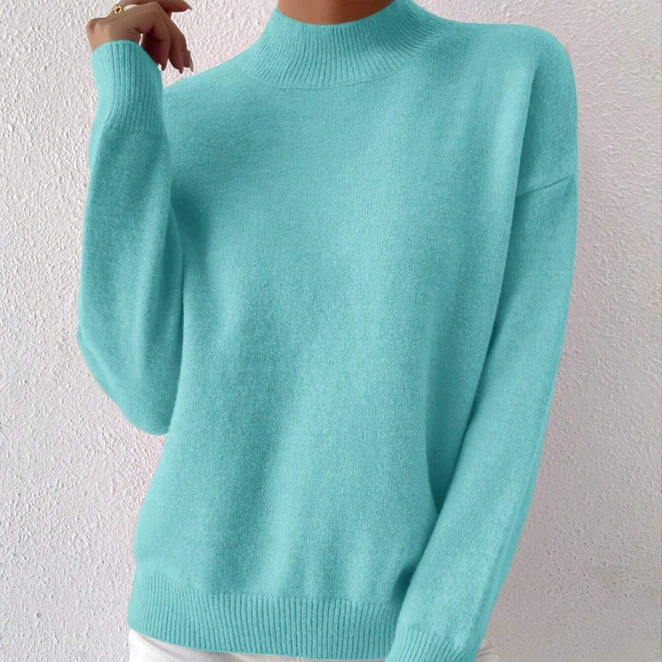 Women's cashmere turtleneck sweater with a straight fit and ribbed trims.