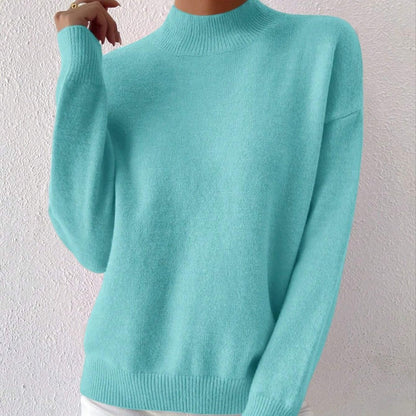 Women's cashmere turtleneck sweater with a straight fit and ribbed trims.