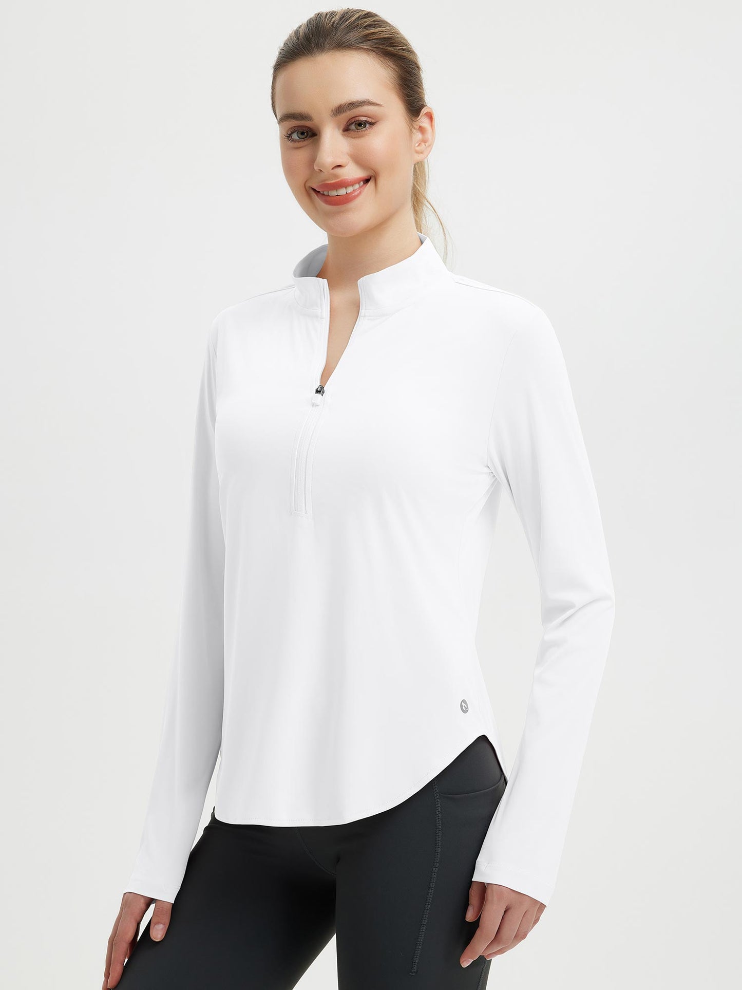 Damebluse med lange ærmer, afrundet kant, tommelhuller