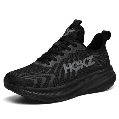Scarpa da ginnastica nera unisex, design moderno con suola spessa e logo laterale. Ideale per sport e tempo libero. Comfort e stile urbano.