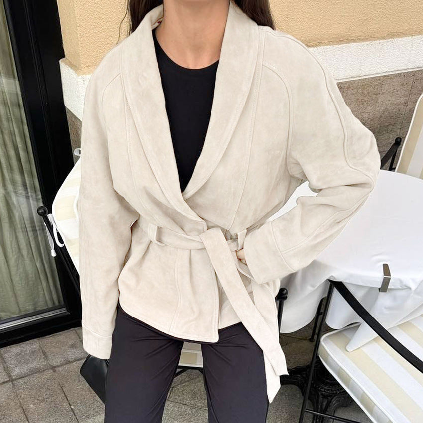 Abrigo de mujer para otoño con efecto ante, mangas largas y detalles de costuras