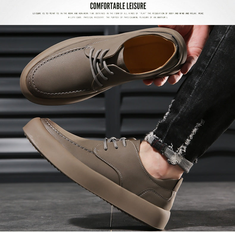 Botas de hombre con efecto de piel y detalles metálicos - estilo vintage